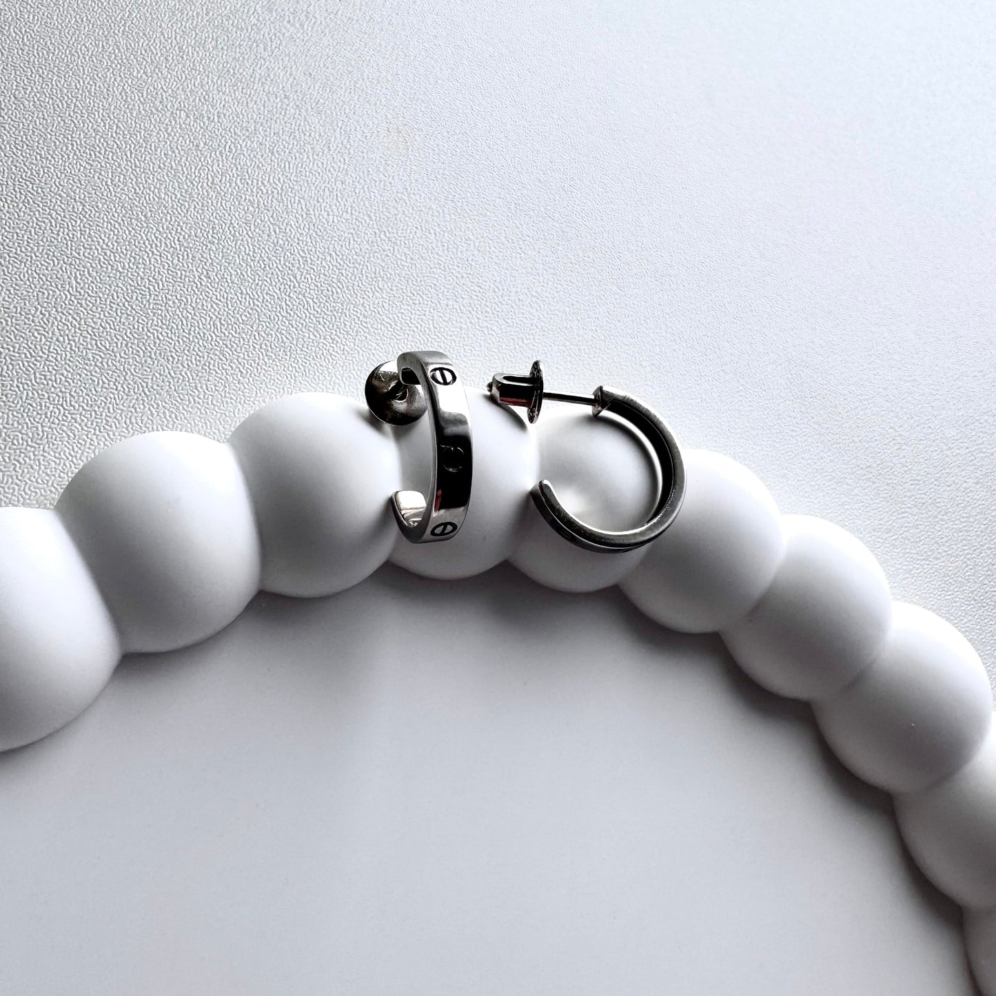 Срібні сережки/Півкільця з різьбленням/срібло 925пр.