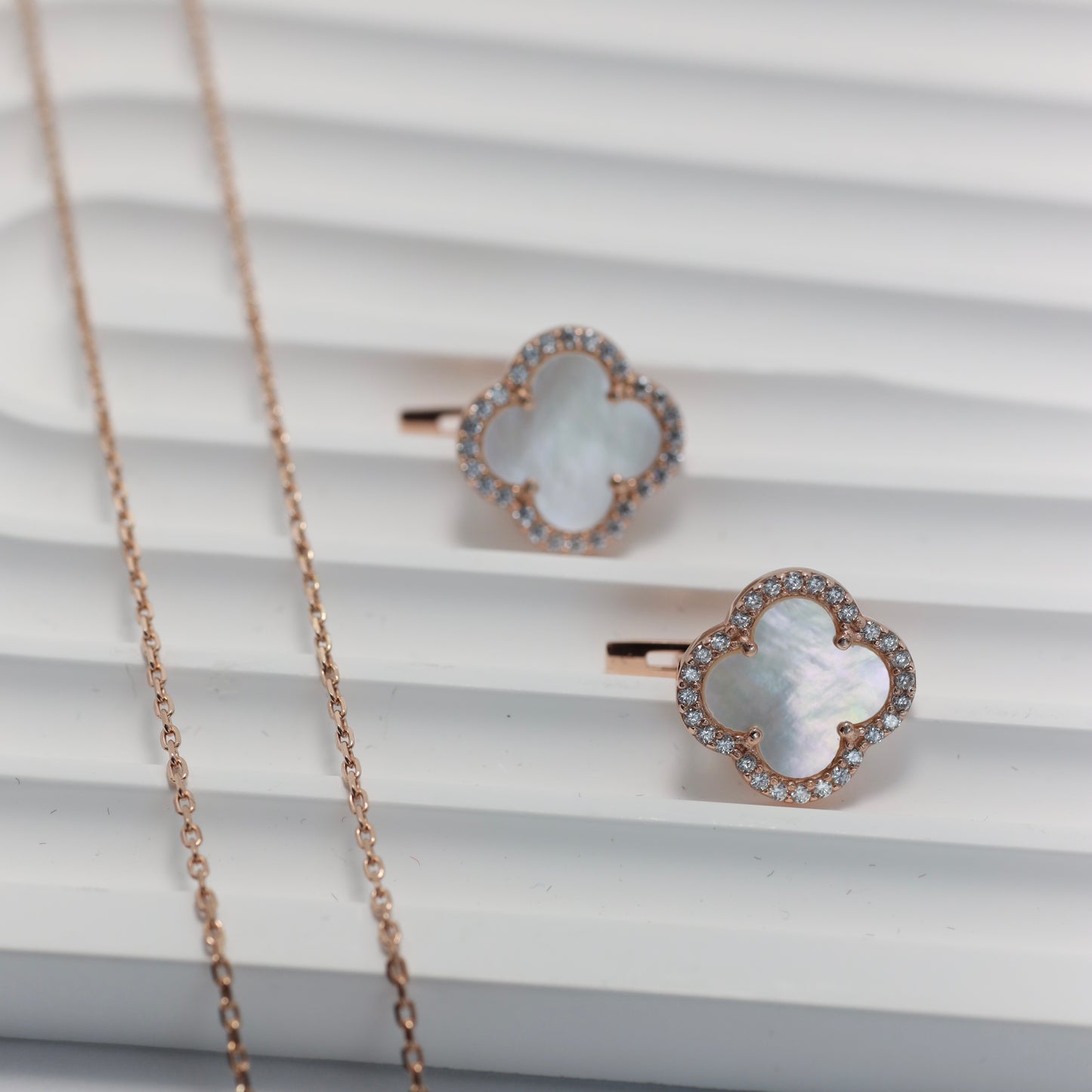 Срібні сережки з позолотою 585 та перламутром | 925 Sterling Silver Gold-Plated Earrings with Mother of Pearl & CZ|550