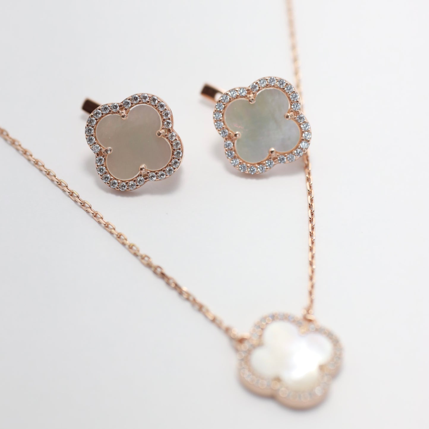 Срібний комплект з позолотою 585 та перламутром | 925 Sterling Silver Gold-Plated Necklace & Earrings Set with Mother of Pearl|550