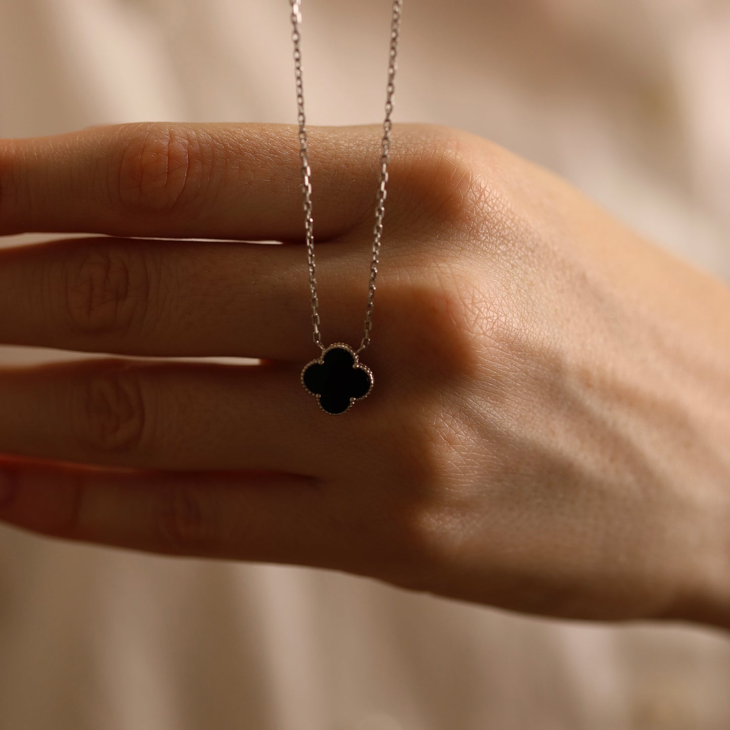 Срібний комплект прикрас/браслет 5 квіточок/срібло 925пр/онікс/338