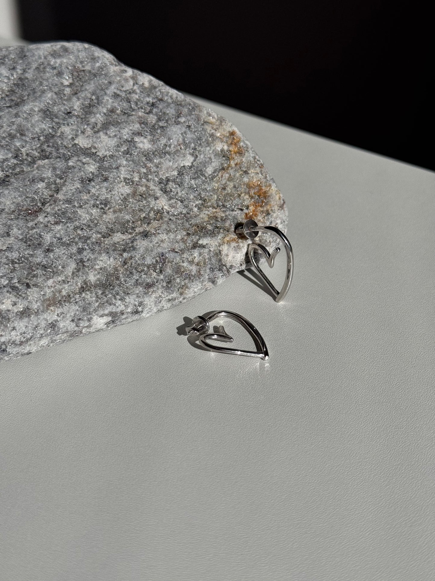 Срібні сережки у формі серця/срібло 925пр/464