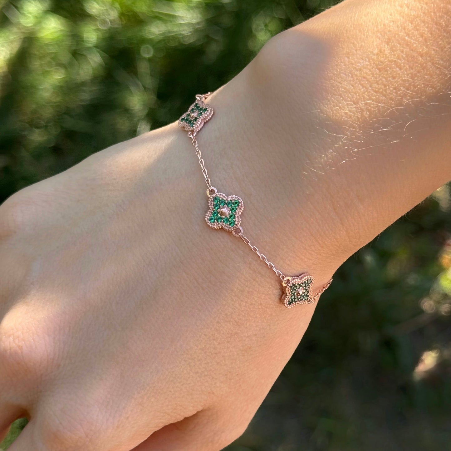 Браслет срібний з трьома квіточками та фіанітами покритий золотом 585пр| Gold-plated silver bracelet with three cubic zirconia flowers | 436