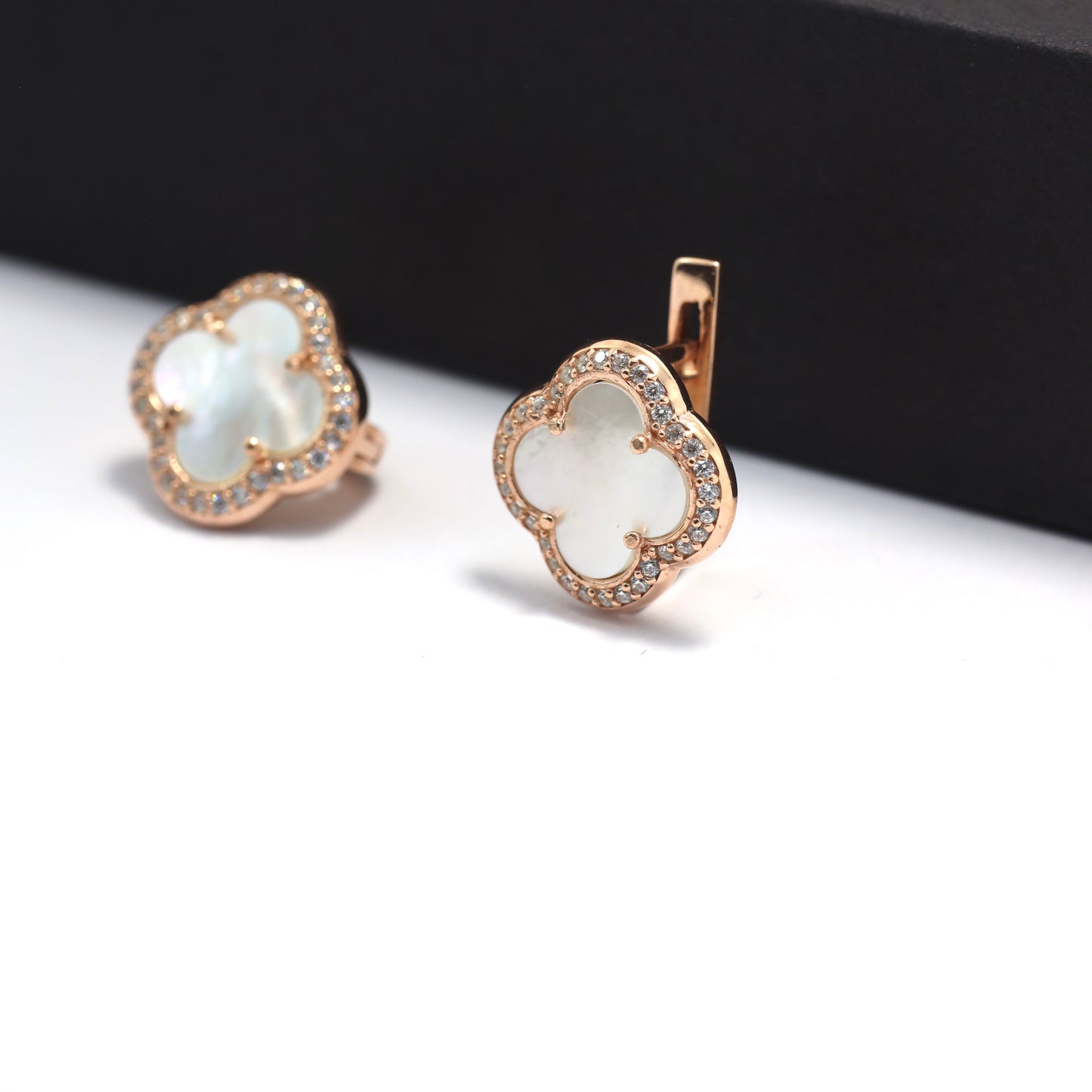 Срібні сережки з позолотою 585пр | перламутром і фіанітами | Gold-Plated Sterling Silver Earrings with Mother of Pearl 339
