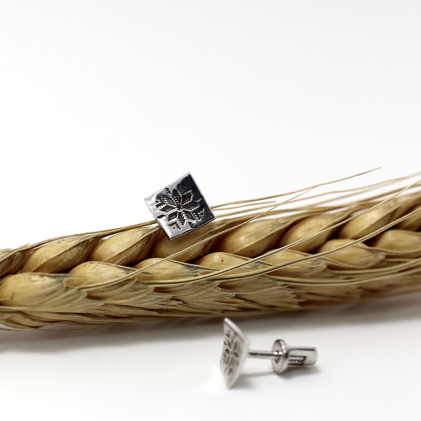 Срібні сережки-цвяшки з українським орнаментом вишиванкою | Silver 925 Stud Earrings with Ukrainian Ornament | 1236