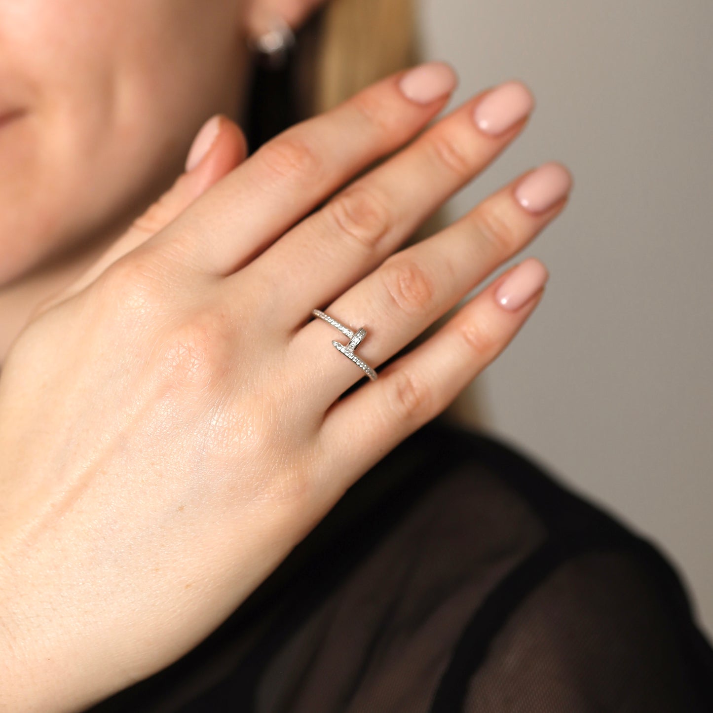 Silver Ring with Zirconia 925 | Срібна каблучка у формі цвяха з фіанітами|10745