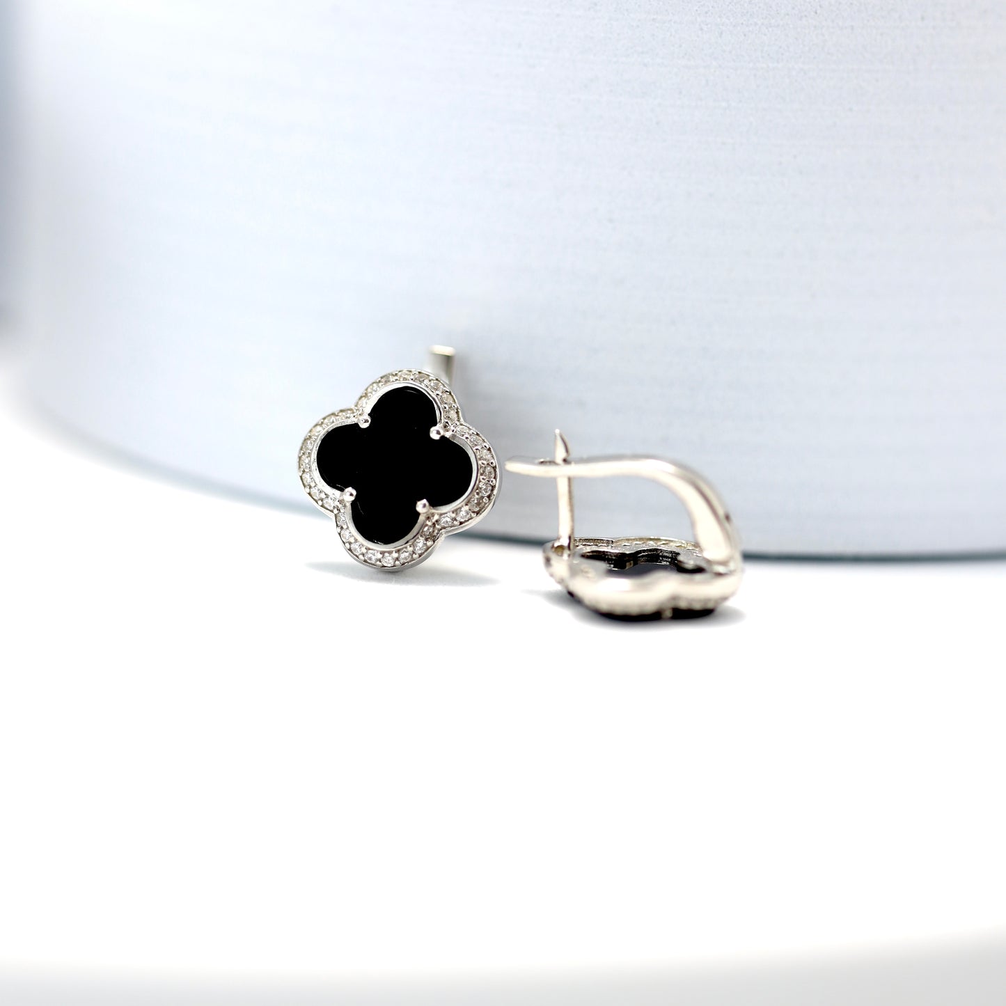 Срібні сережки з чорним оніксом та фіанітами/англійська застібка/срібло 925пр./339