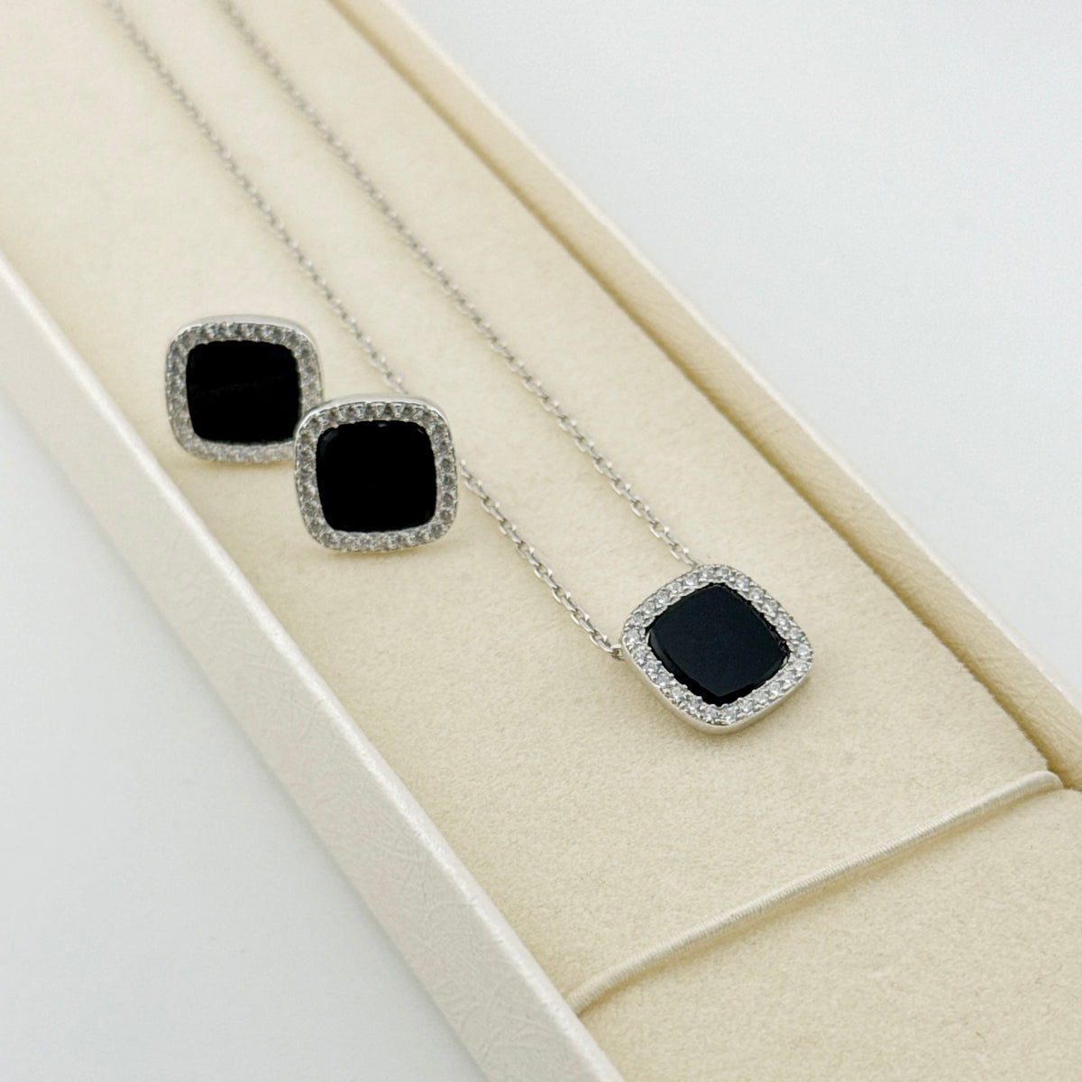 925 Sterling Silver Black Square Necklace| Срібне кольє з чорною квадратною вставкою та фіанітами|679