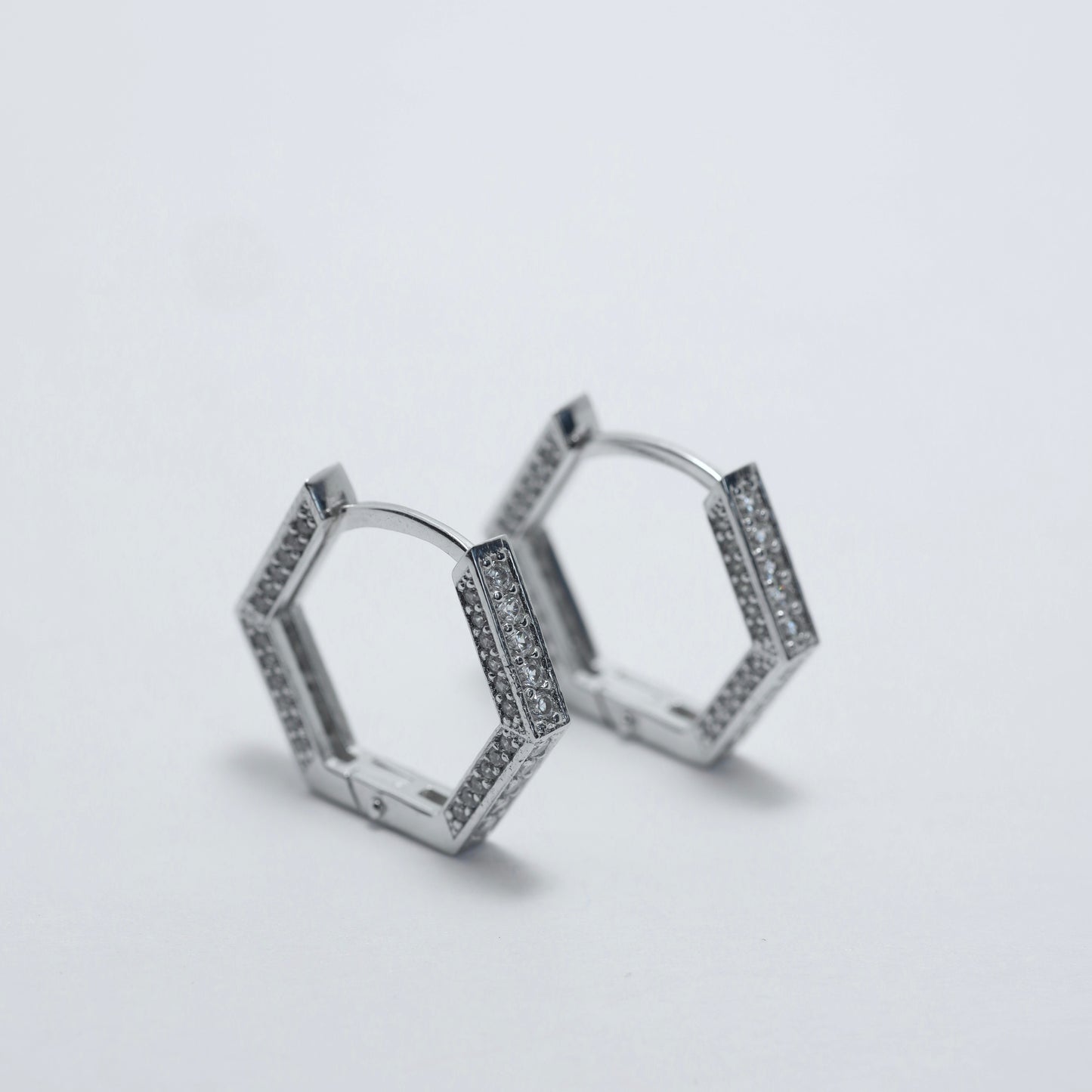 Silver Hoop Earrings with Stones Three-Sided Setting | Срібні сережки з вбудованими віанітами|576