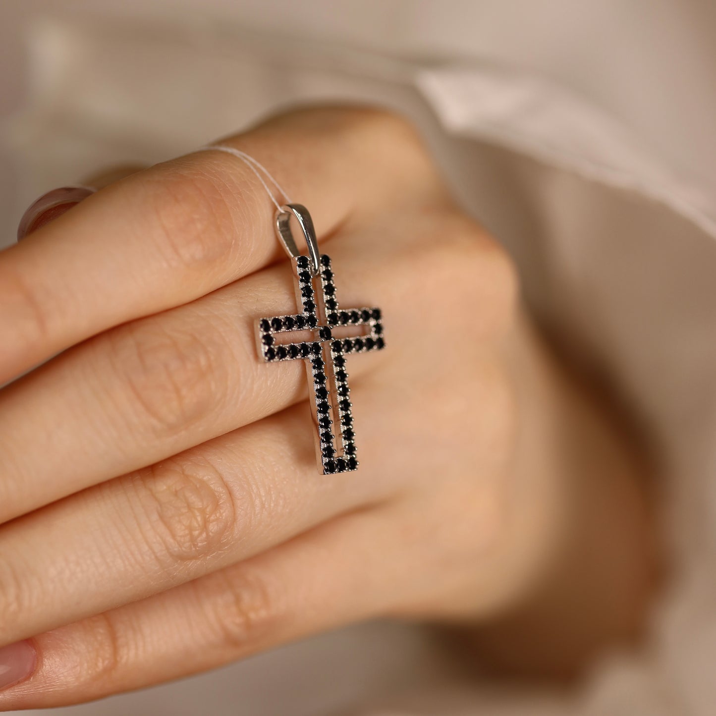 Срібний хрестик 925 з чорними фіанітами • 925 Sterling Silver Cross with Black Cubic Zirconia| 823