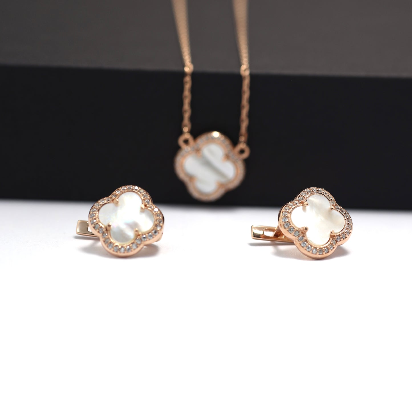 Срібні сережки з позолотою 585пр | перламутром і фіанітами | Gold-Plated Sterling Silver Earrings with Mother of Pearl 339