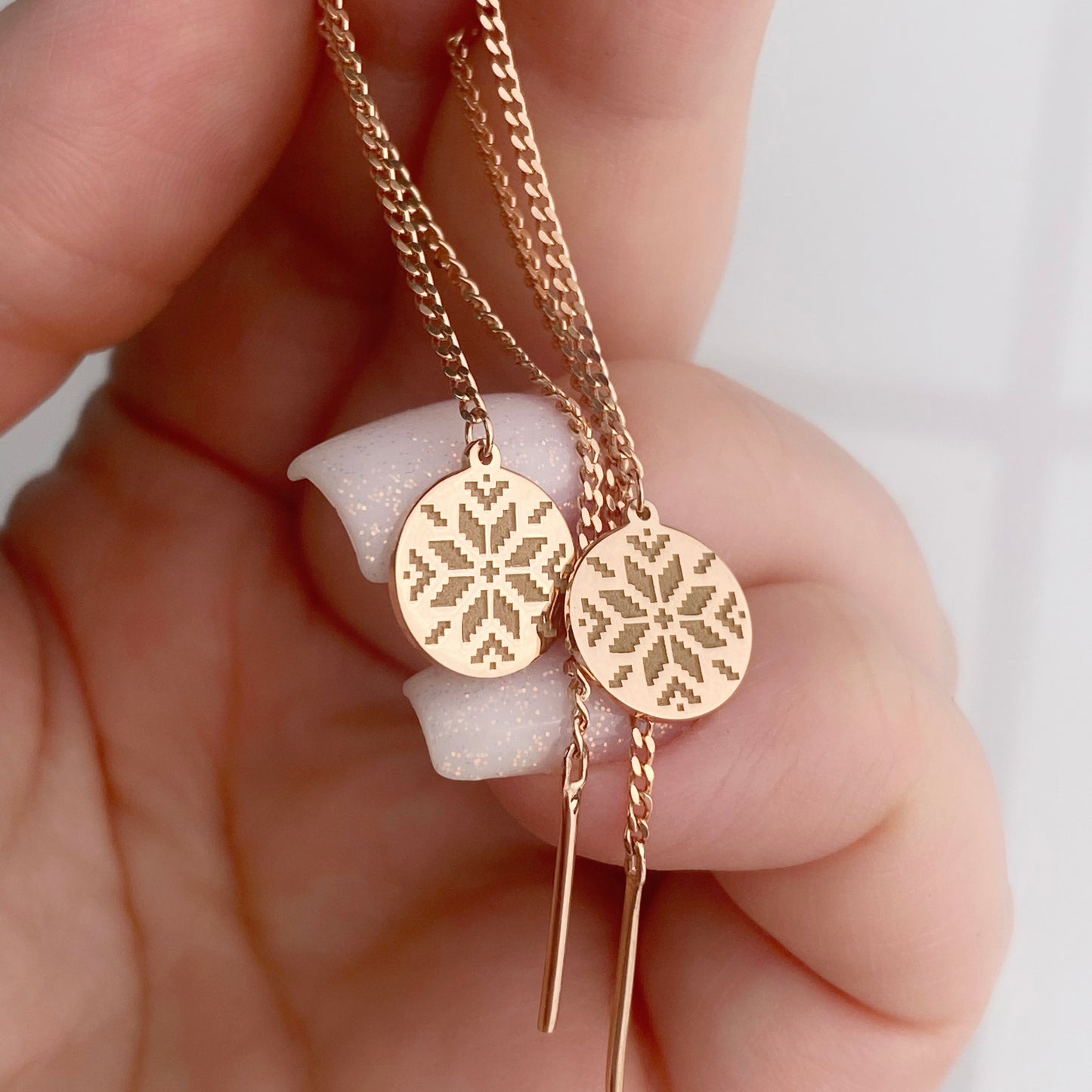 Сережки-протяжки срібні з орнаментом вишиванки покриті золотом | Gold-plated silver threader earrings with Ukrainian embroidery pattern | 1089