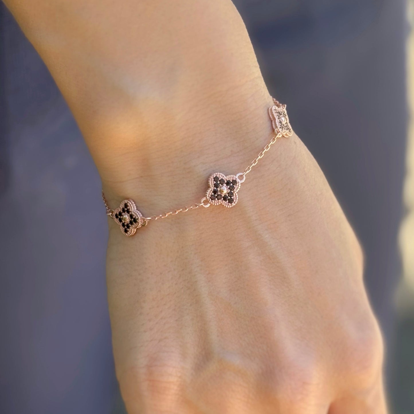 Браслет срібний з трьома квіточками та фіанітами покритий золотом 585пр| Gold-plated silver bracelet with three cubic zirconia flowers | 436