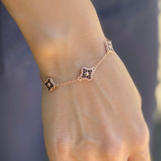 Браслет срібний з трьома квіточками та фіанітами покритий золотом 585пр| Gold-plated silver bracelet with three cubic zirconia flowers | 436