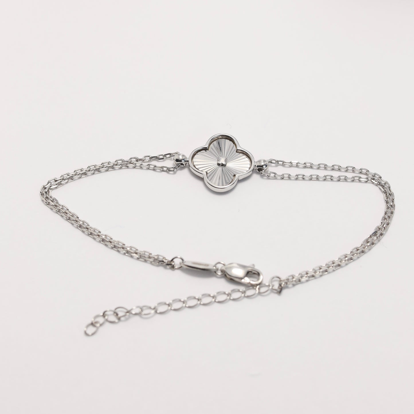 Radiant Engraved Clover Bracelet | 925 Sterling Silver — Срібний браслет з променистим гравіюванням|