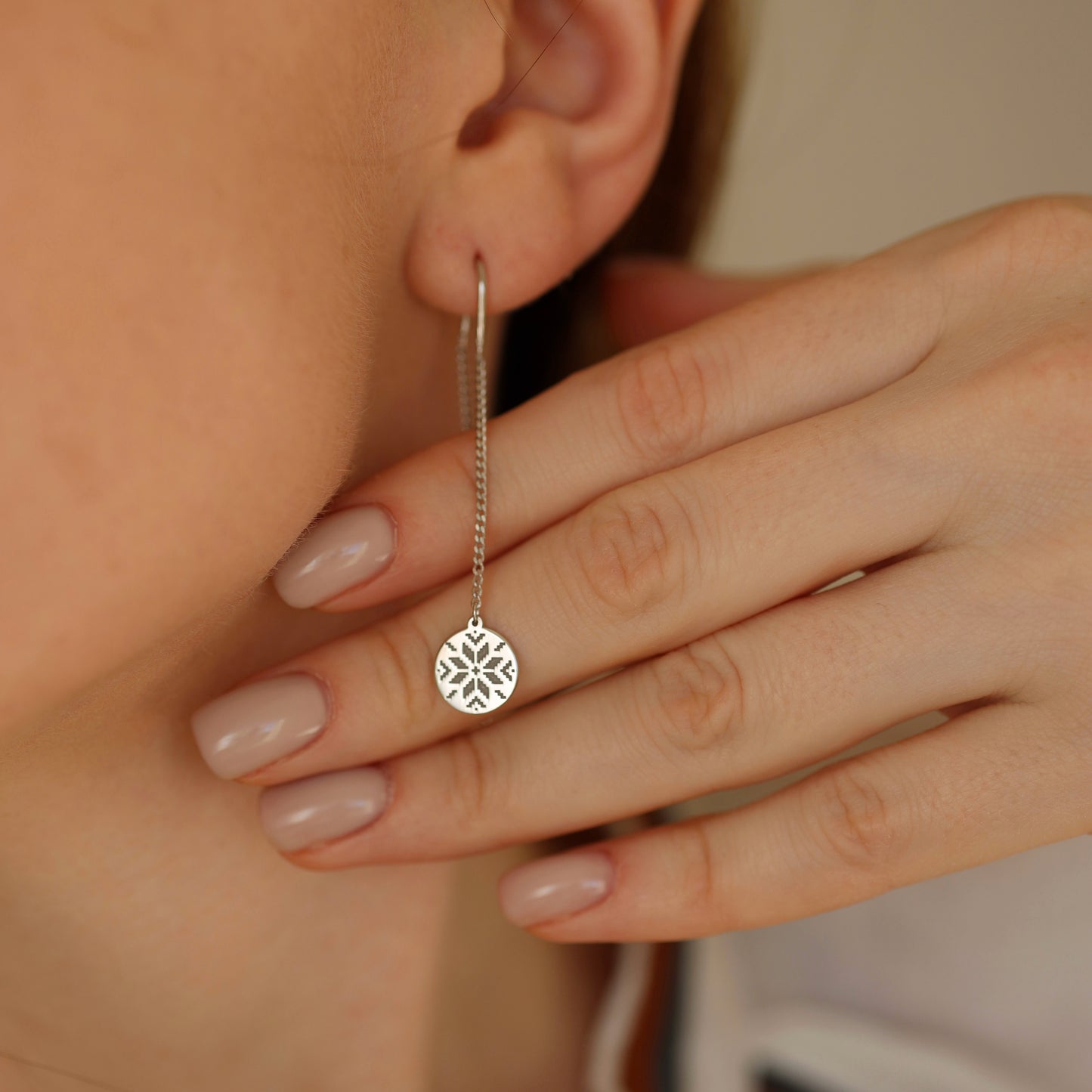 Сережки-протяжки срібні з орнаментом вишиванки 925 | Silver threader earrings with Ukrainian embroidery pattern 925
| 1089