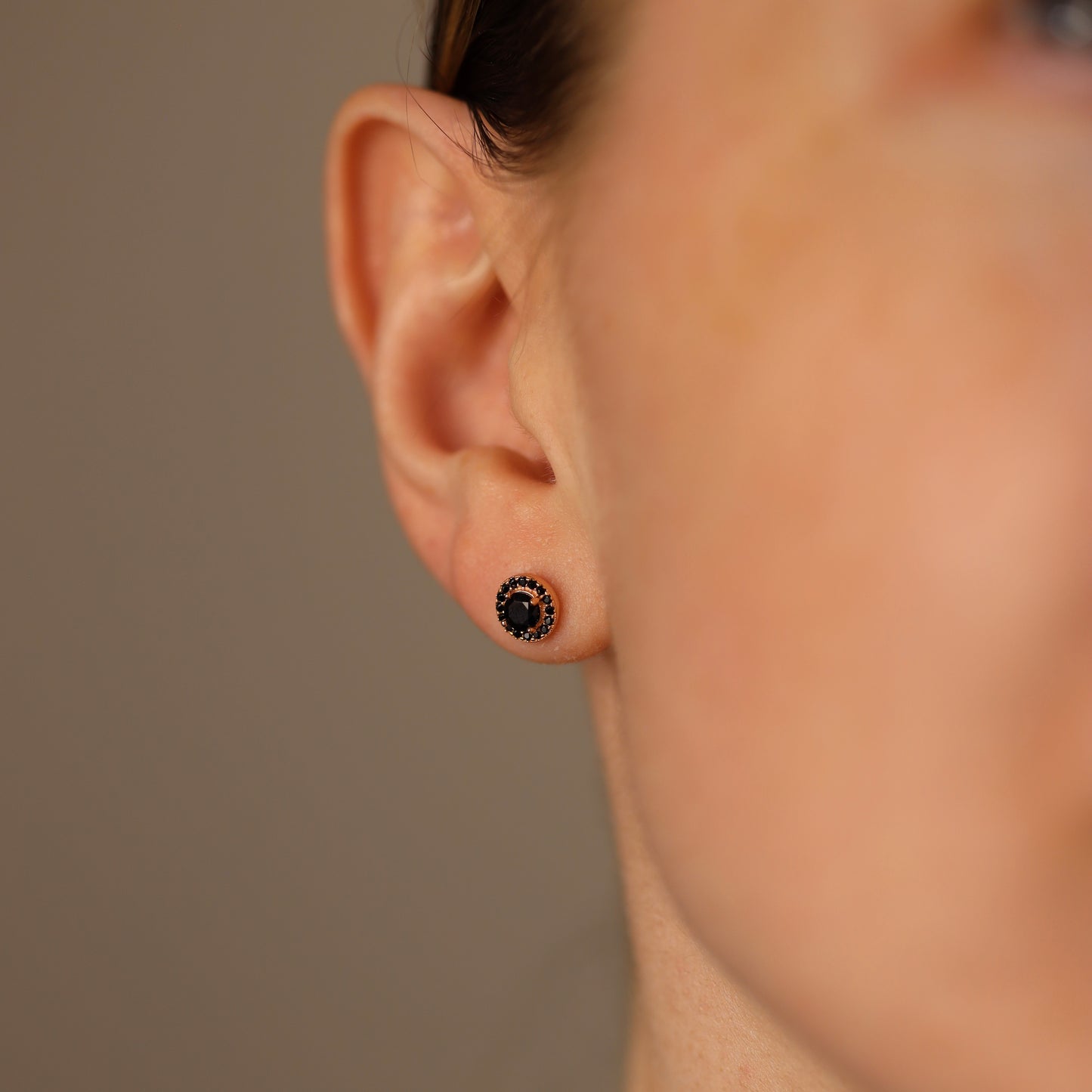 Срібні сережки з чорним фіанітом | Позолота 585 проби | Silver Stud Earrings with Black Cubic Zirconia | 1073