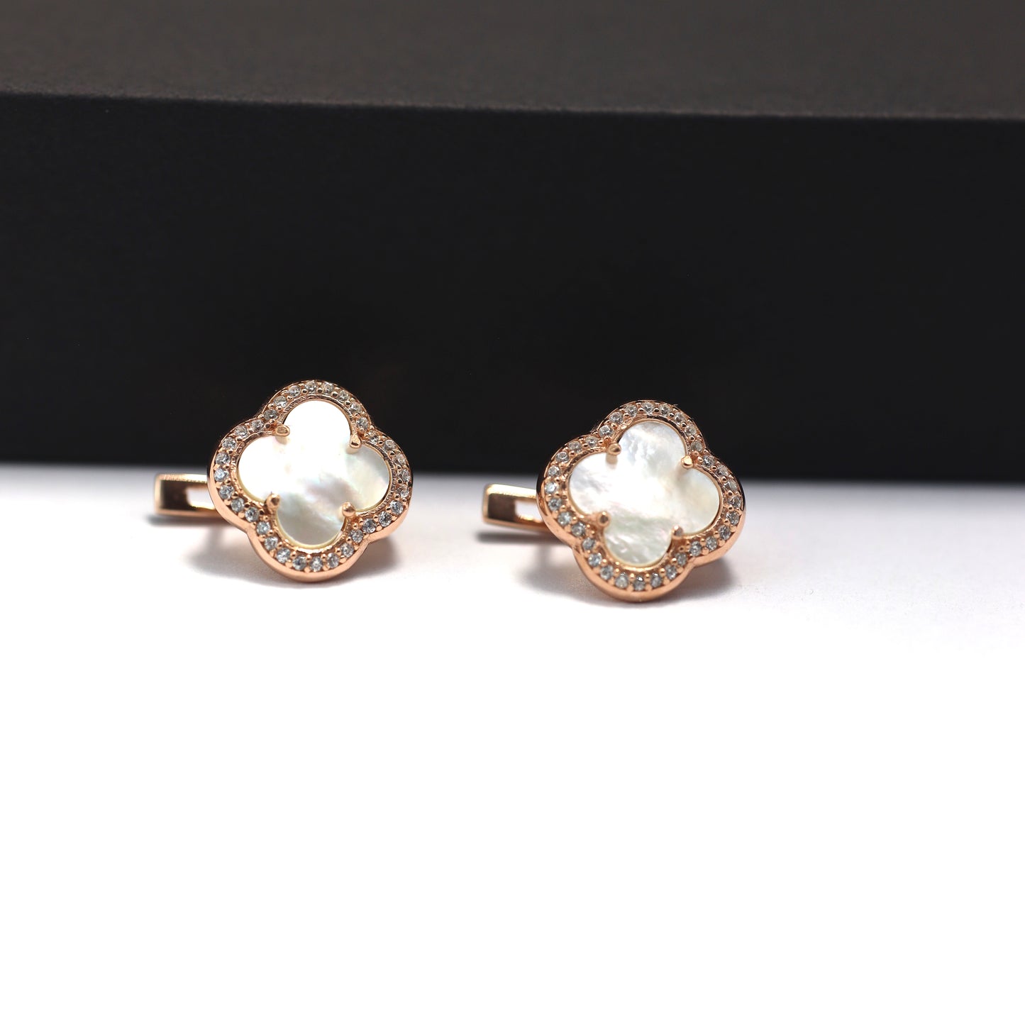 Срібні сережки з позолотою 585пр | перламутром і фіанітами | Gold-Plated Sterling Silver Earrings with Mother of Pearl 339