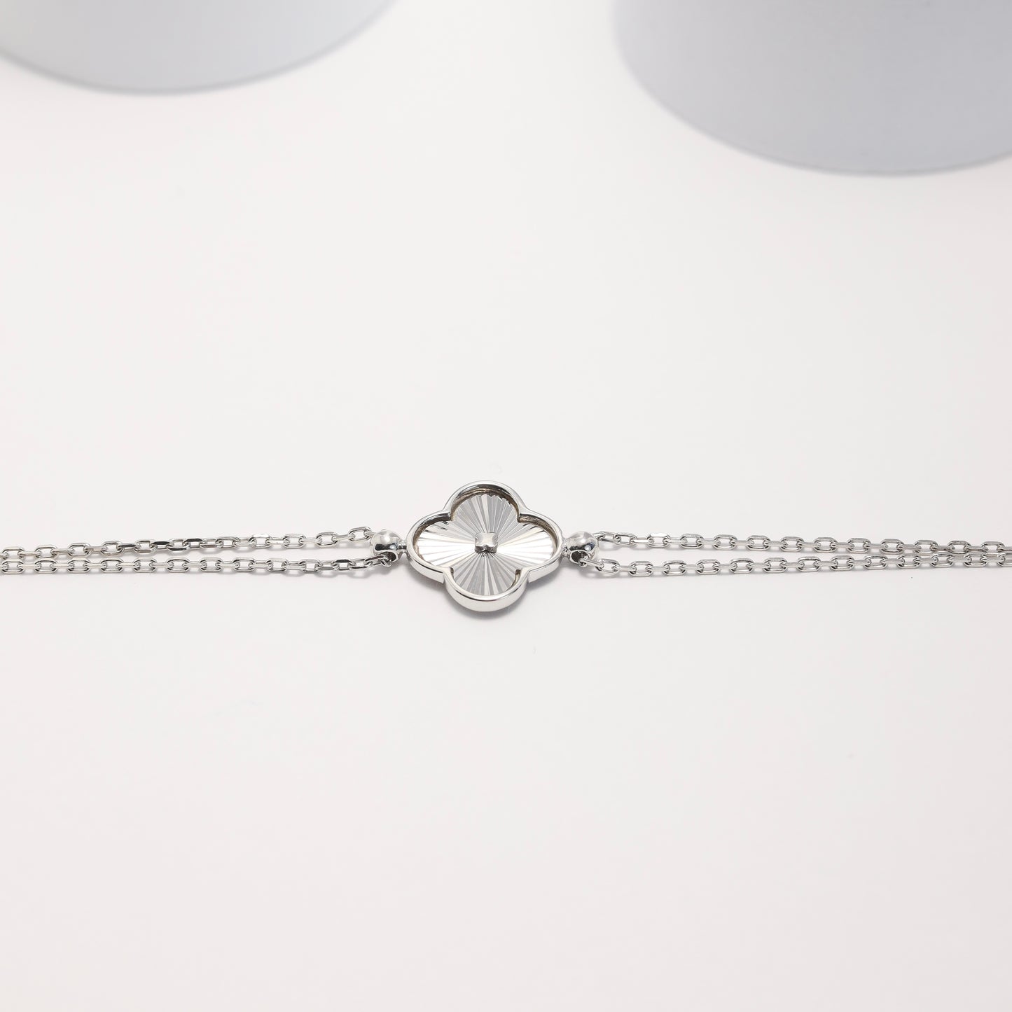 Radiant Engraved Clover Bracelet | 925 Sterling Silver — Срібний браслет з променистим гравіюванням|