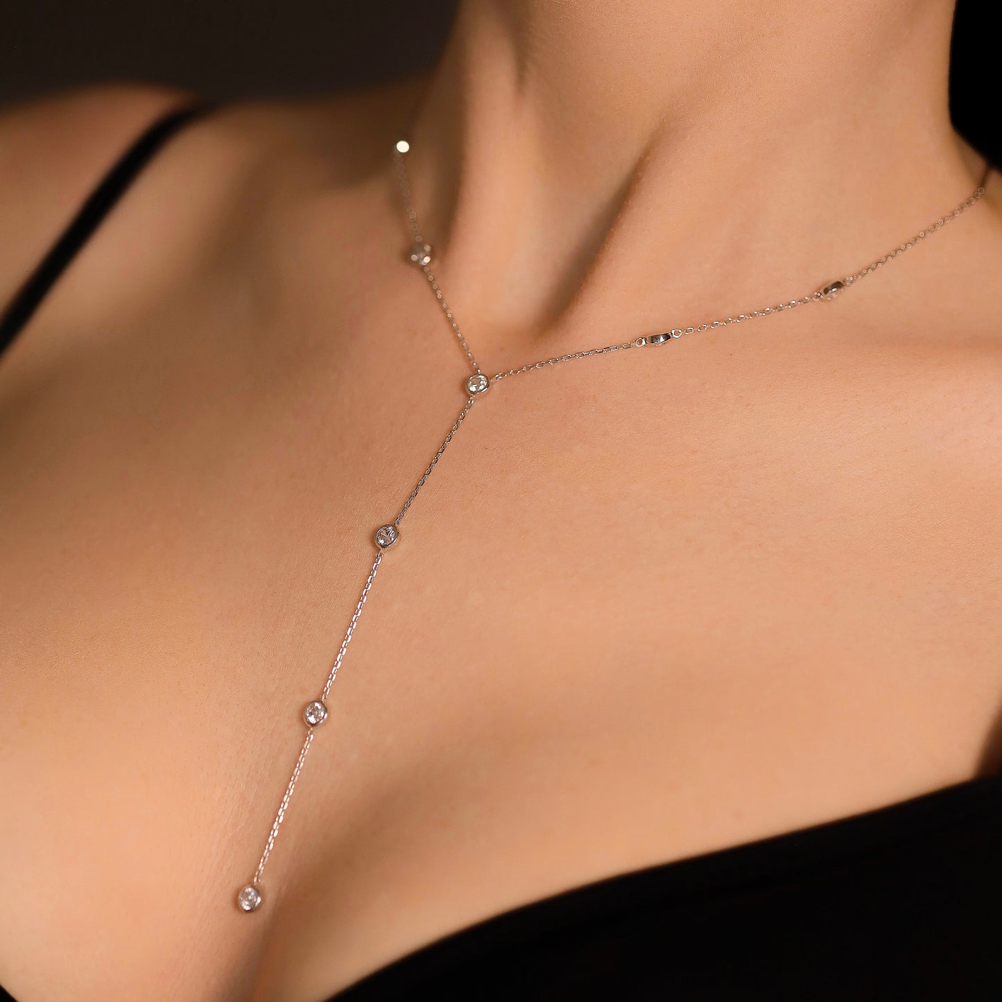 Срібне подовжене кольє з фіанітами/срібло 925пр/444