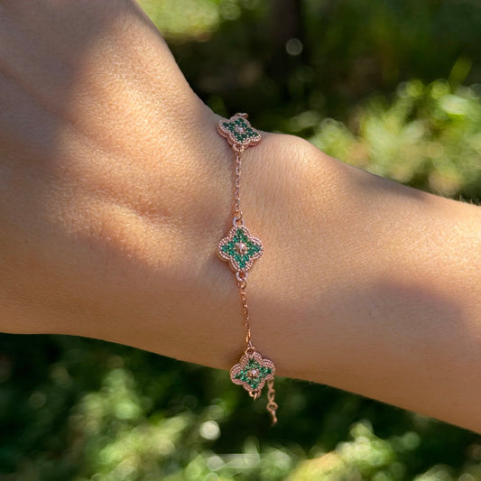 Браслет срібний з трьома квіточками та фіанітами покритий золотом 585пр| Gold-plated silver bracelet with three cubic zirconia flowers | 436