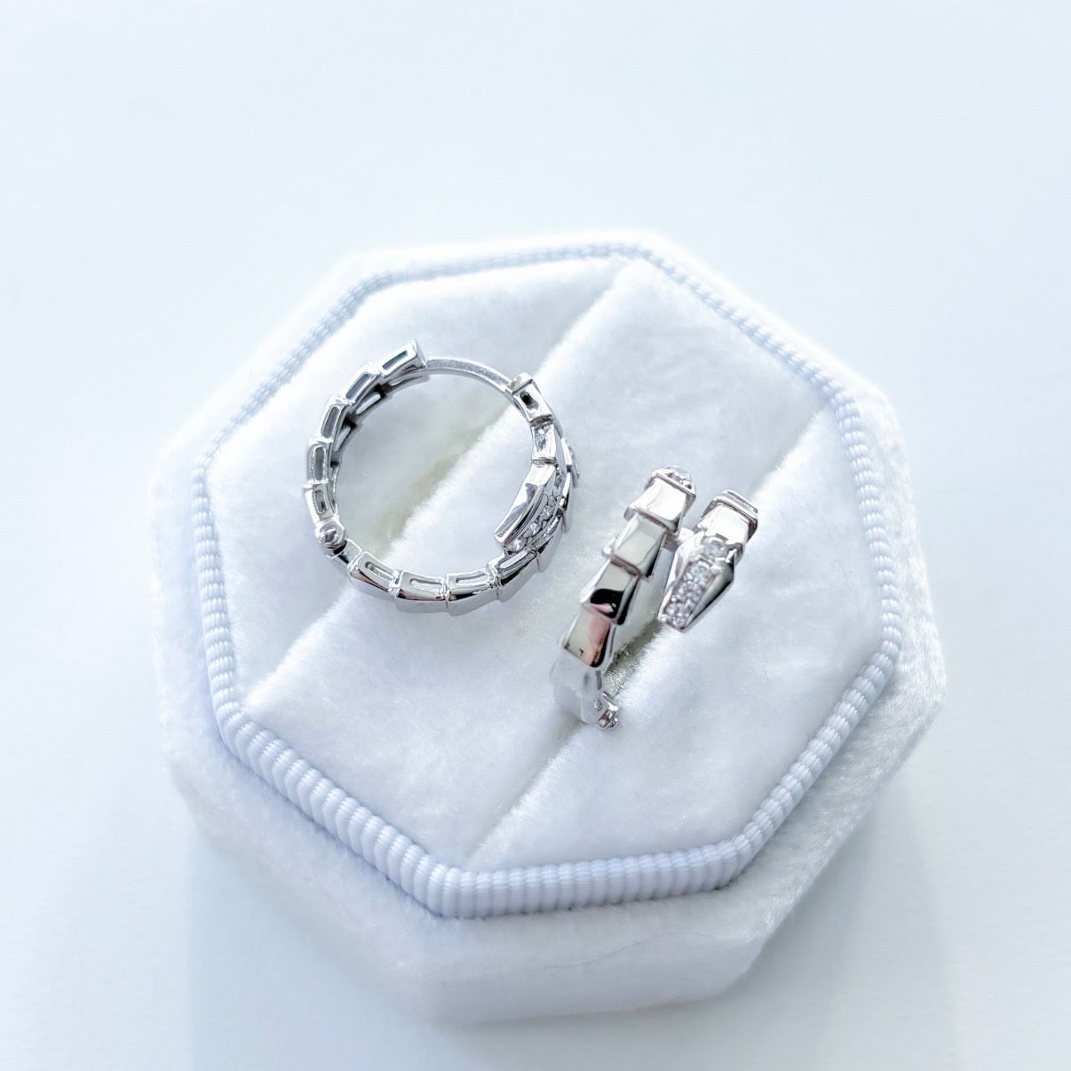 Sterling Silver Hoop Earrings with Zirconia | Срібні сережки Конго з цирконієм|529