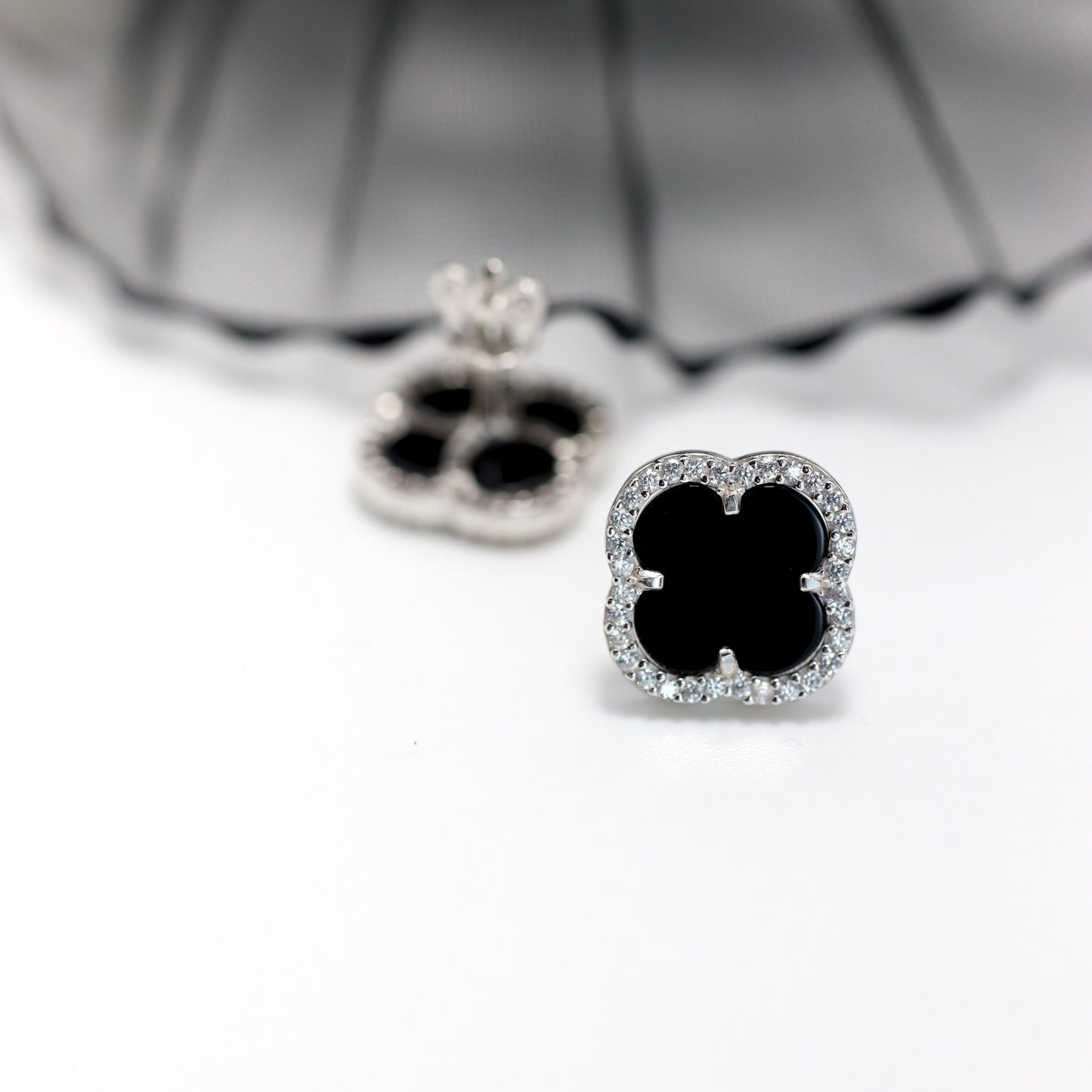 Срібні пусети з оніксом 925, застібка-закрутка | Silver Onyx Stud Earrings 925 | 20755/20354