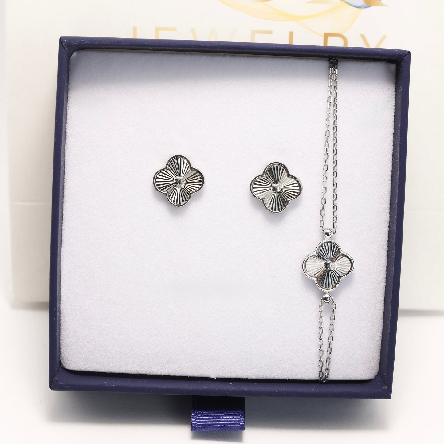 Radiant Engraved Clover Jewelry Set | 925 Sterling Silver Earrings & Bracelet — Срібний комплект  Конюшина з променистим гравіюванням сережки та браслет