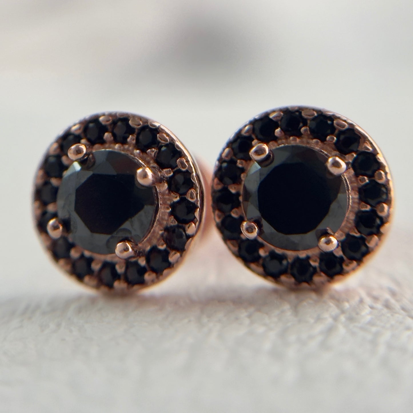 Срібні сережки з чорним фіанітом | Позолота 585 проби | Silver Stud Earrings with Black Cubic Zirconia | 1073