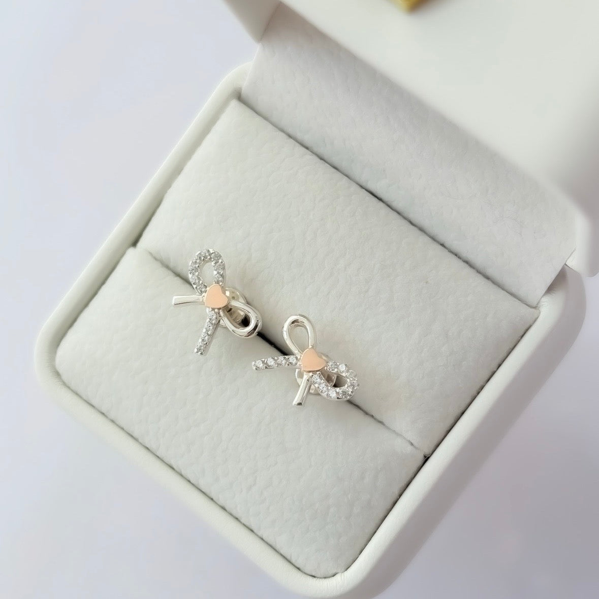 Heart Stud Earrings with Gold Accent & Cubic Zirconia | Срібні сережки-сердечка із золотим акцентом та фіанітами|573
