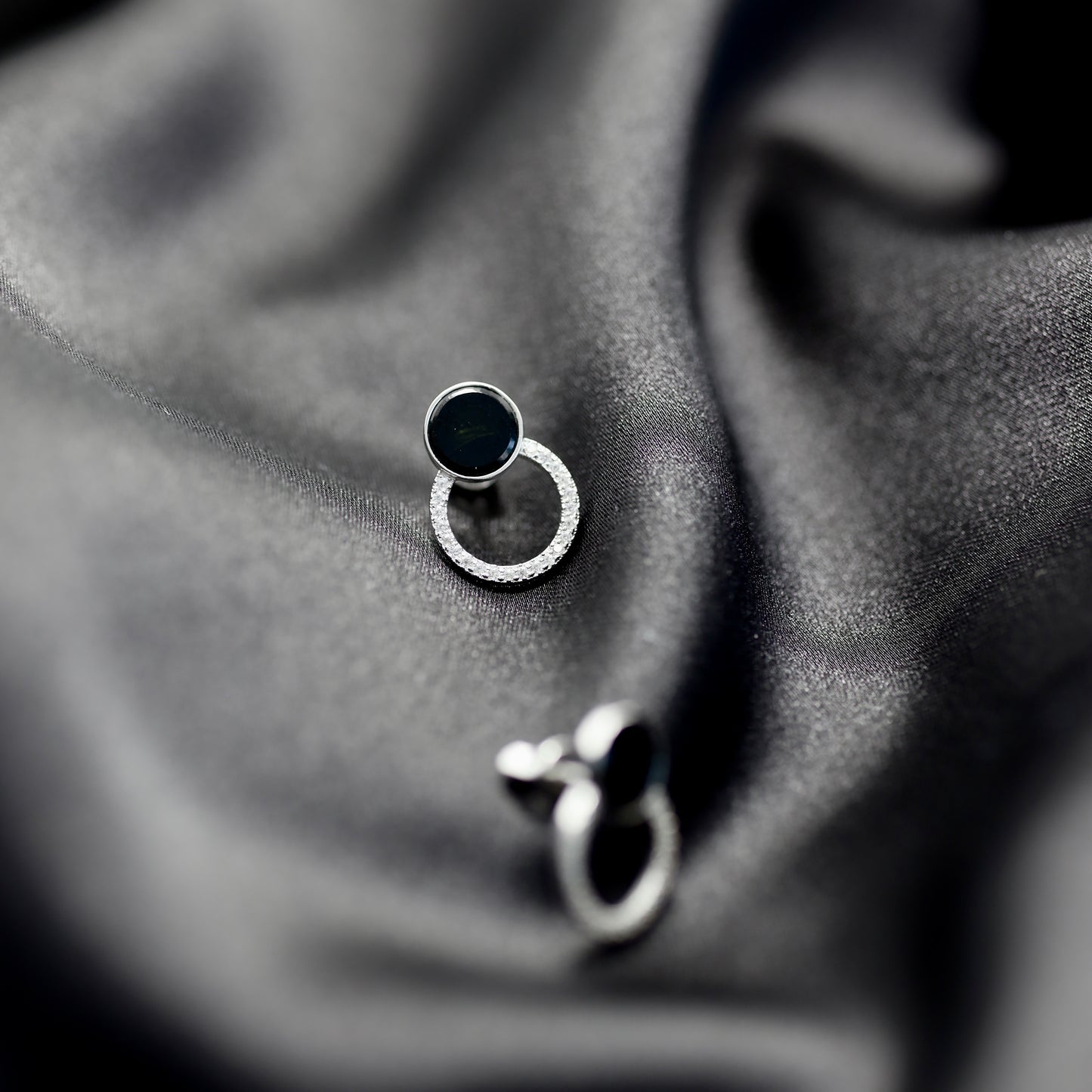 Срібні сережки з чорним каменем | Silver Earrings with Black Stone