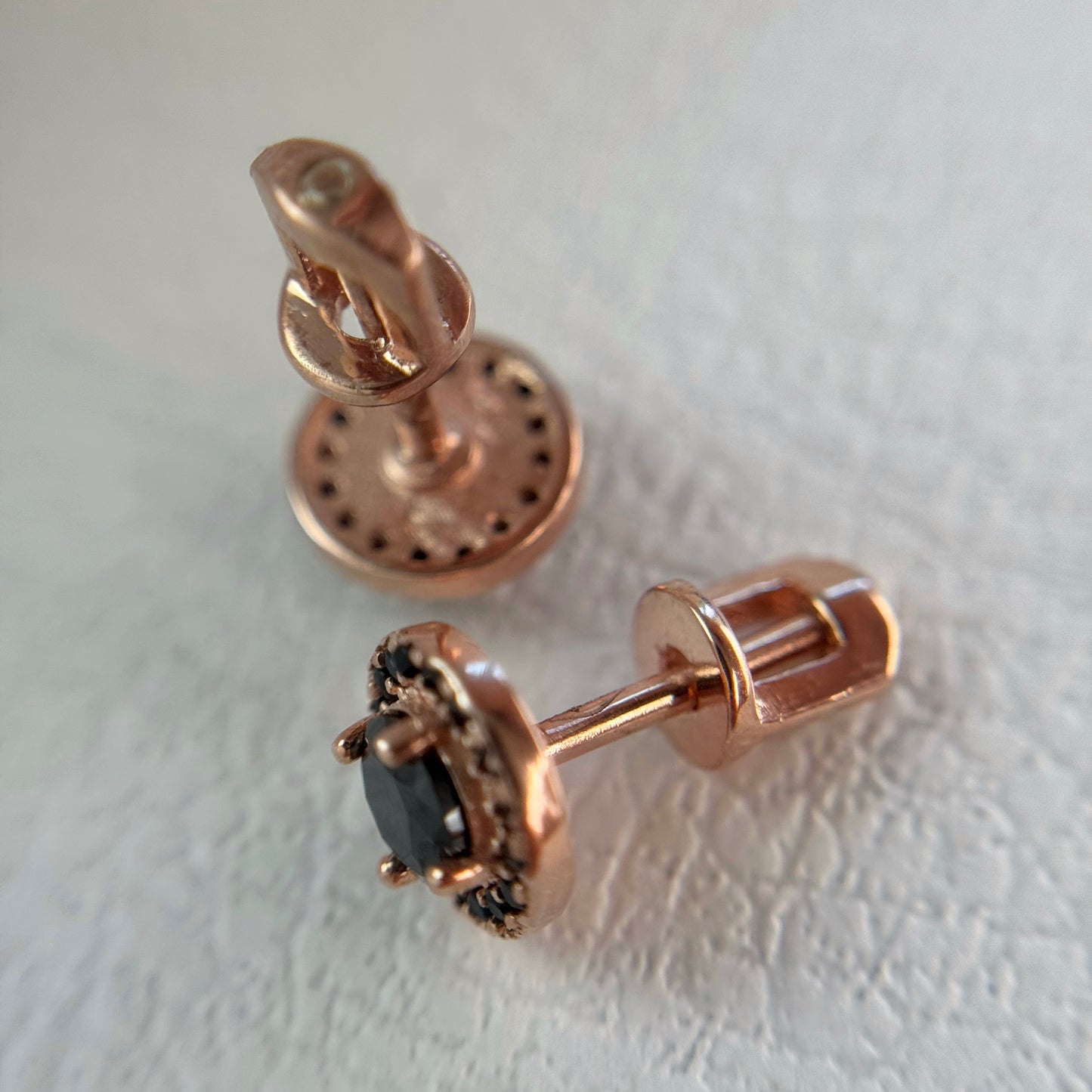 Срібні сережки з чорним фіанітом | Позолота 585 проби | Silver Stud Earrings with Black Cubic Zirconia | 1073