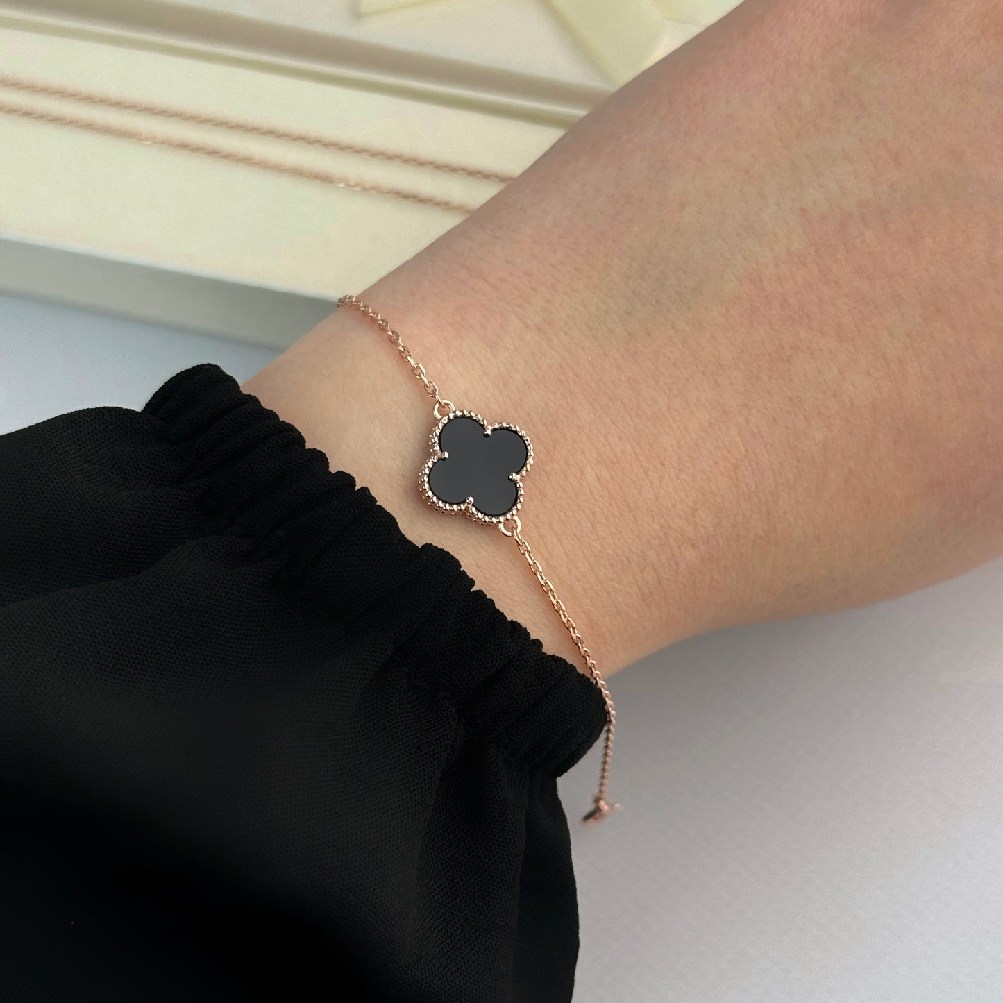 Позолочений браслет з оніксом | Gold-Plated Onyx Bracelet | 338