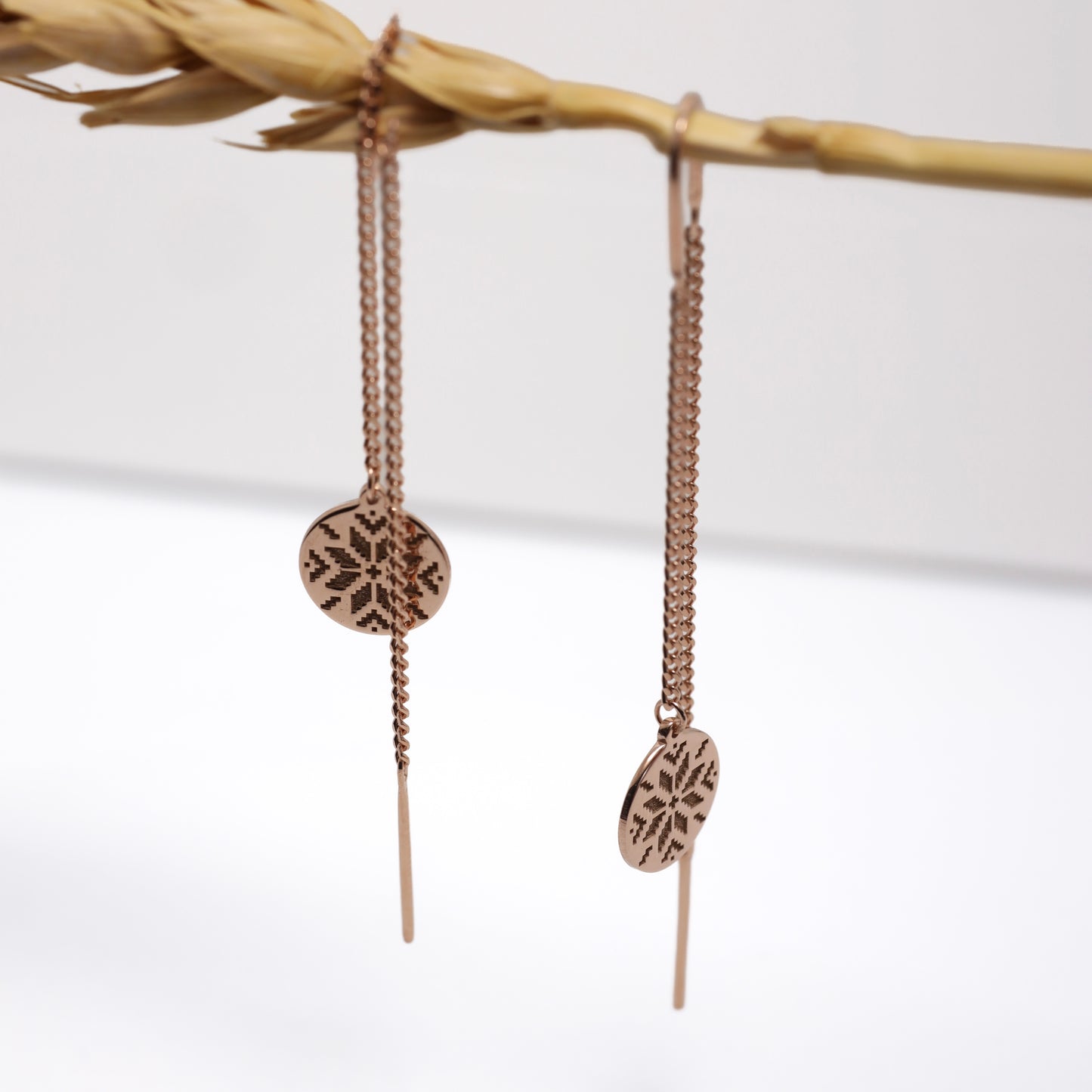 Сережки-протяжки срібні з орнаментом вишиванки покриті золотом | Gold-plated silver threader earrings with Ukrainian embroidery pattern | 1089