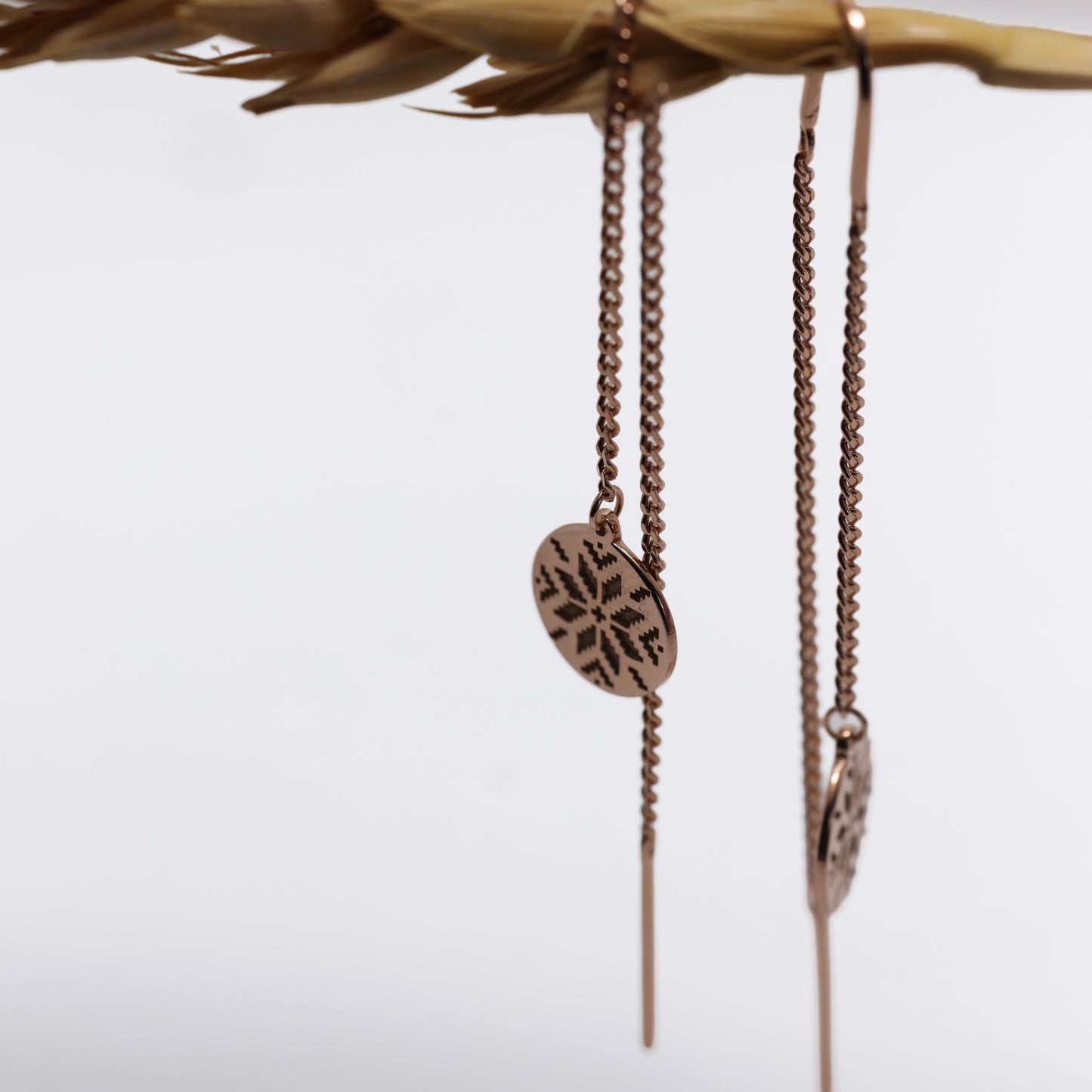 Сережки-протяжки срібні з орнаментом вишиванки покриті золотом | Gold-plated silver threader earrings with Ukrainian embroidery pattern | 1089