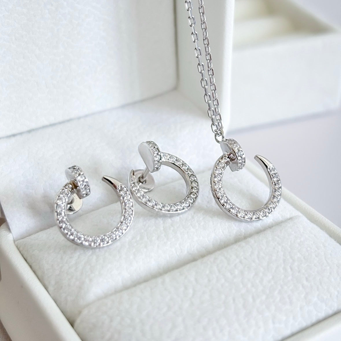 925 Sterling Silver Jewelry Set with Zirconia – Necklace & Earrings | Срібний комплект з фіанітами – кольє та сережки|446