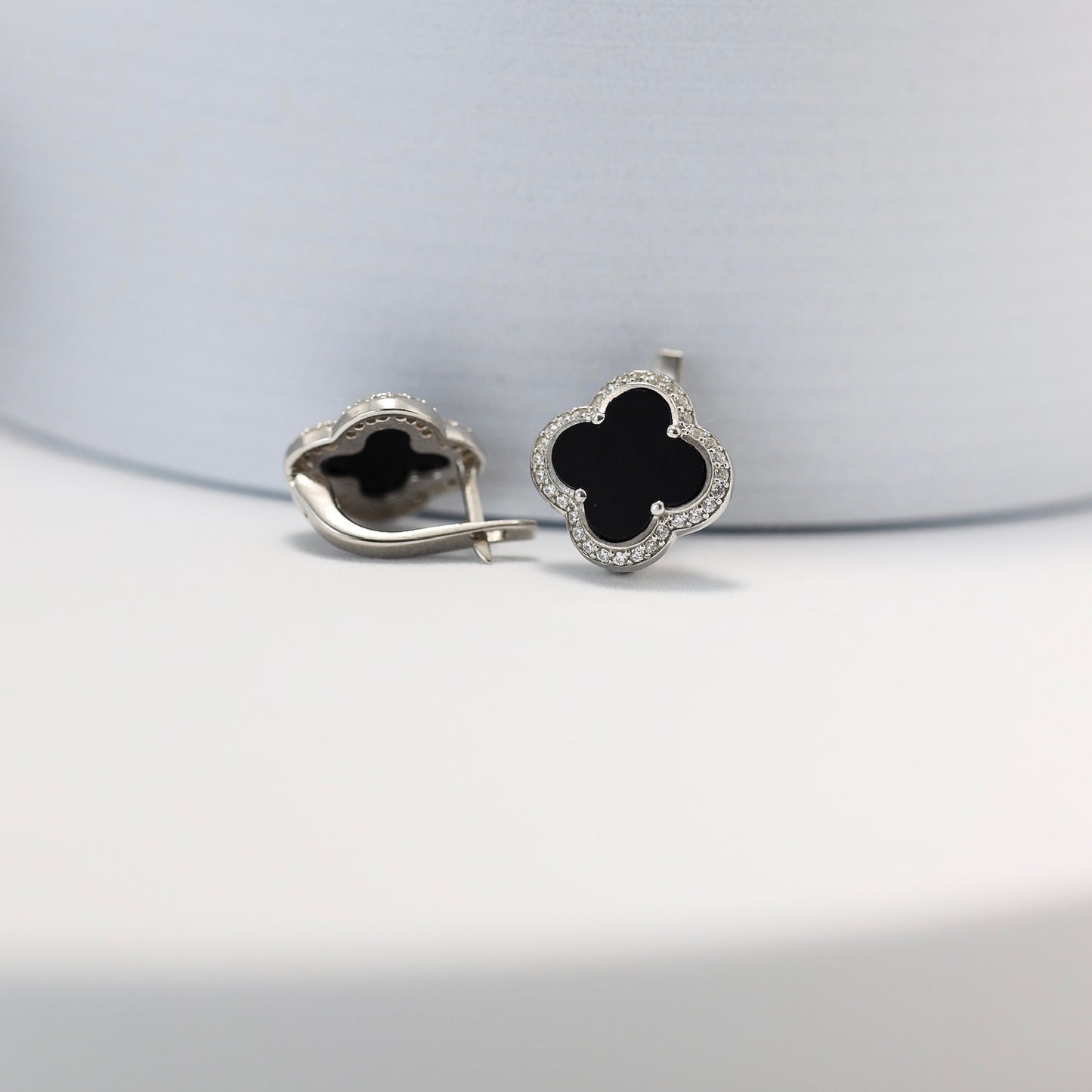 Срібні сережки з чорним оніксом та фіанітами/англійська застібка/срібло 925пр./339