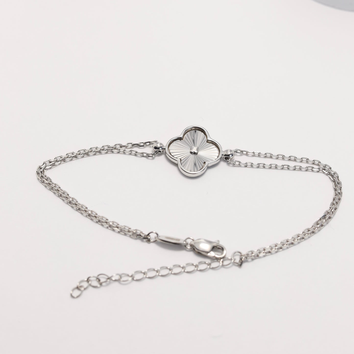 Radiant Engraved Clover Jewelry Set | 925 Sterling Silver Earrings & Bracelet — Срібний комплект  Конюшина з променистим гравіюванням сережки та браслет