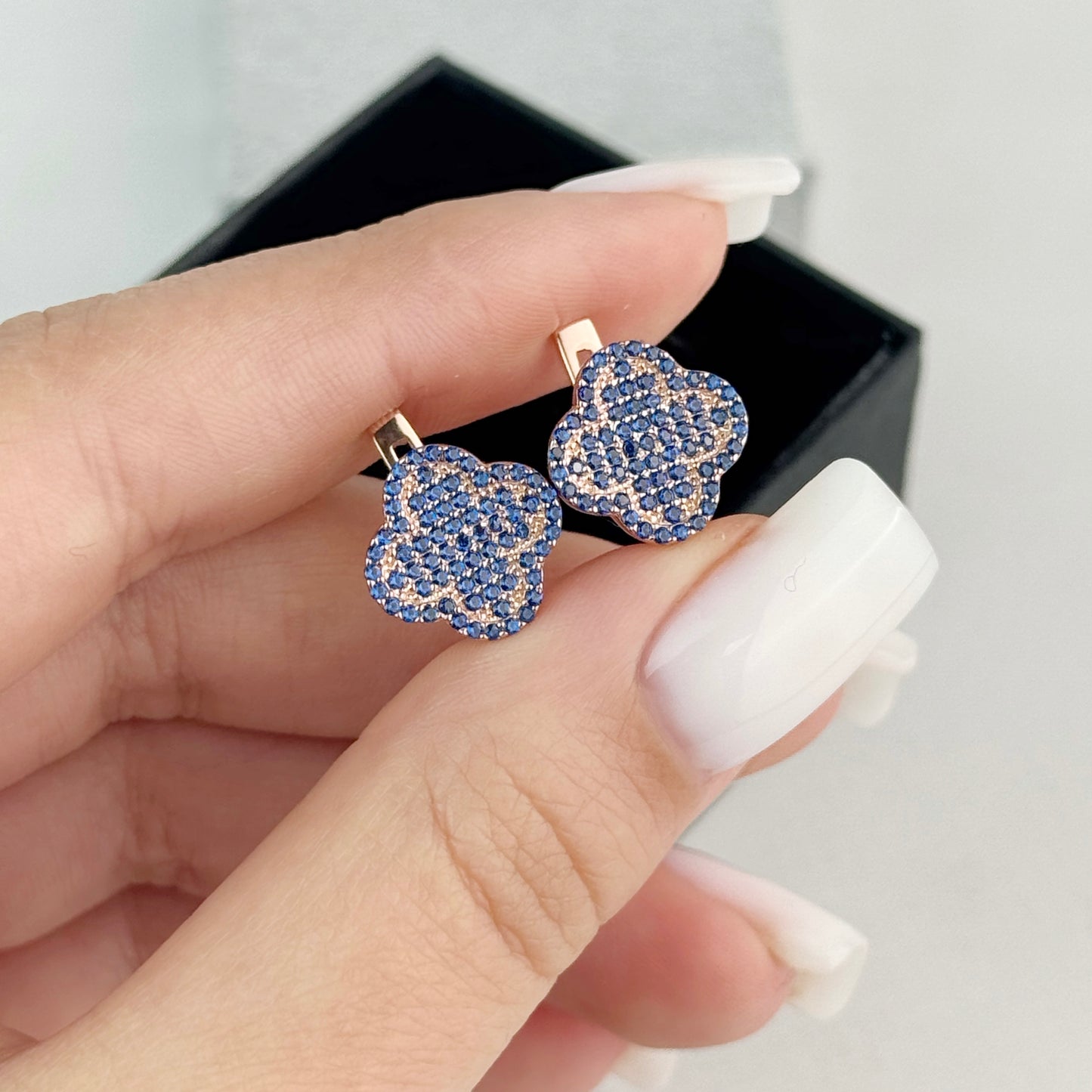 Blue Cubic Zirconia Clover Earrings | Gold-Plated 925 Sterling Silver Luxury Jewelry — Срібні сережки з позолотою 585 та синіми фіанітами|1204