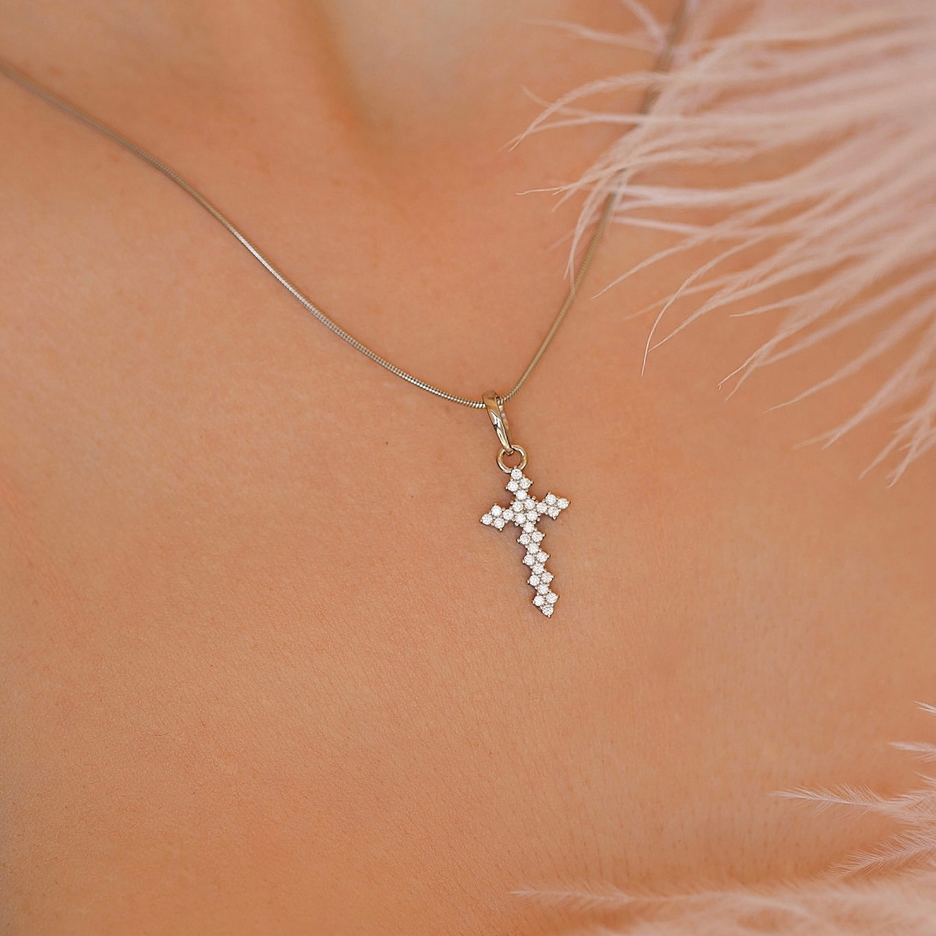 Срібний не великий хрестик з фіанітами/срібло 925пр/74465