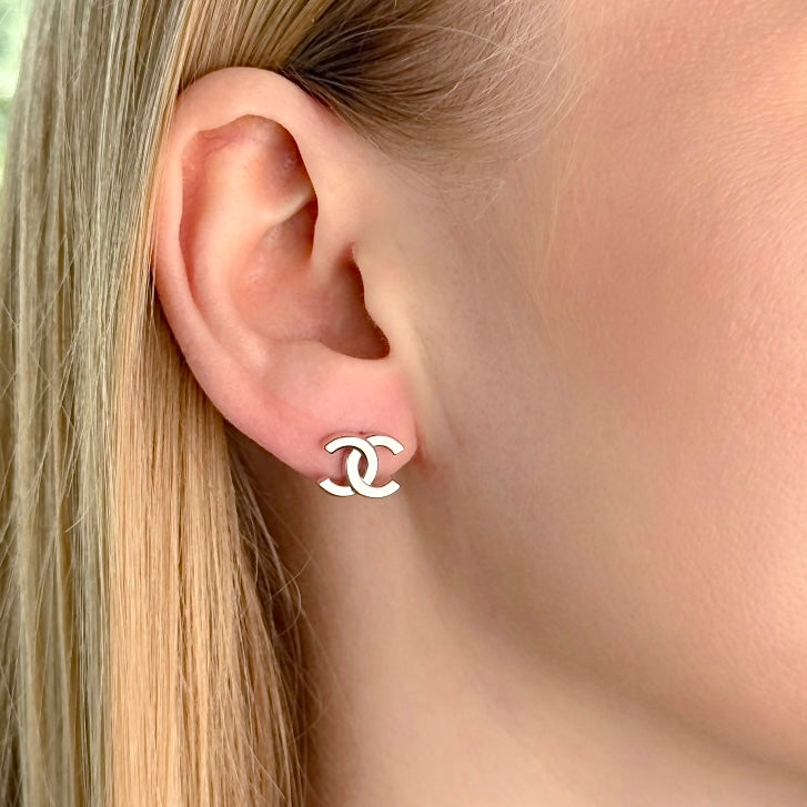 Срібні сережки Double Curve| Мінімалістичний дизайн, срібло 925
Silver Earrings | Minimalist Interlocking Design | 1302